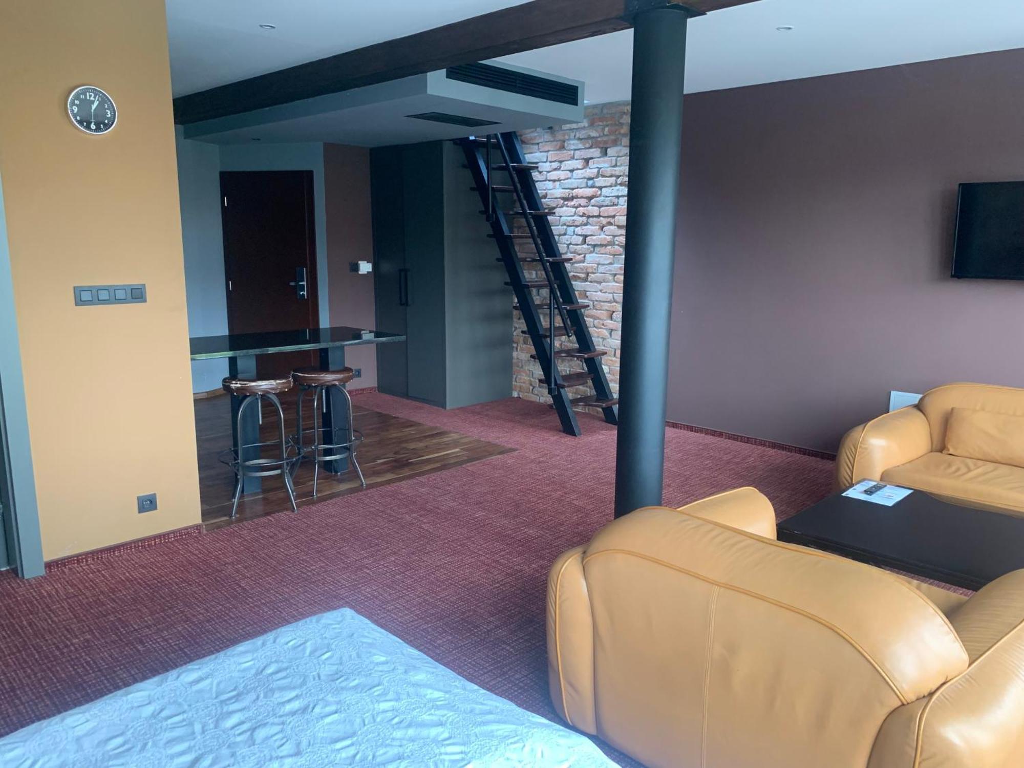 Hotel Alexander'S Nyitra Kültér fotó