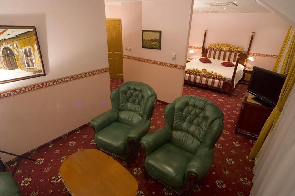 Hotel Alexander'S Nyitra Kültér fotó